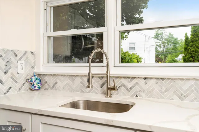 a close view of sink and tap