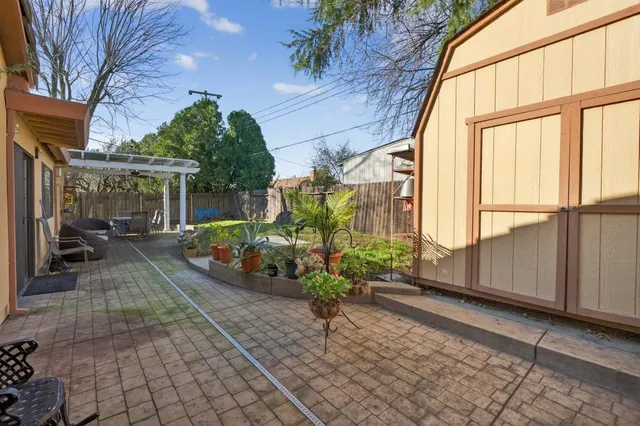 a view of yard with seating area