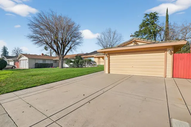 a front view of house with yard