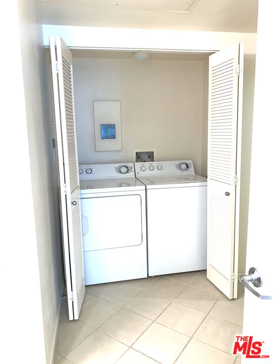 267 San Pedro Street, Unit 221 Los Angeles, CA 90012 - Photo 19 of 45 a utility room with dryer and washer