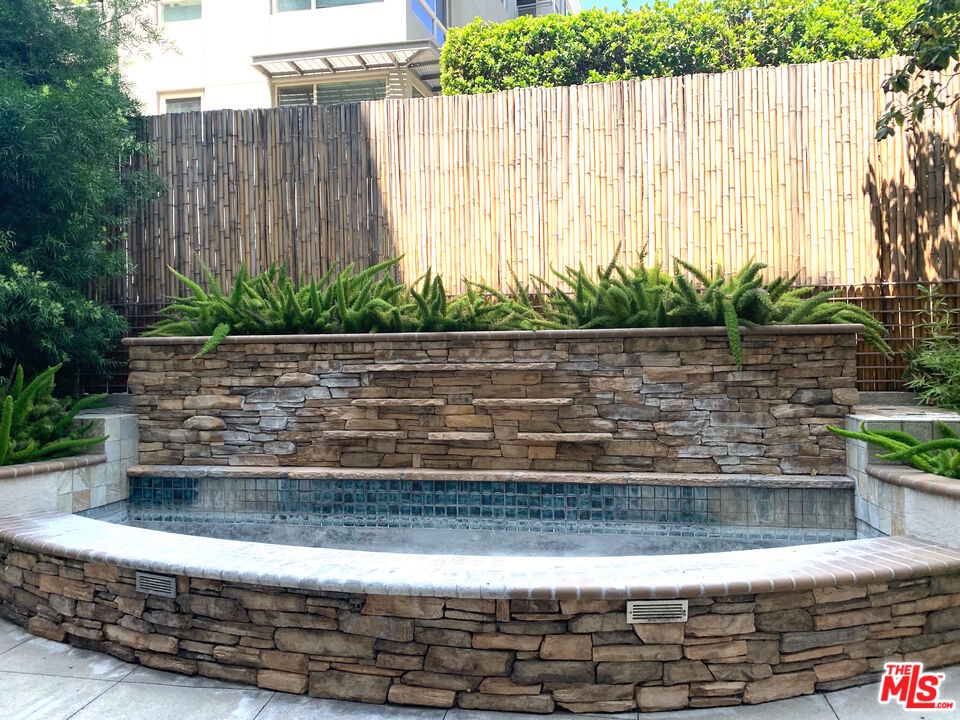 267 San Pedro Street, Unit 221 Los Angeles, CA 90012 - Photo 27 of 45 a view of a garden with a chair