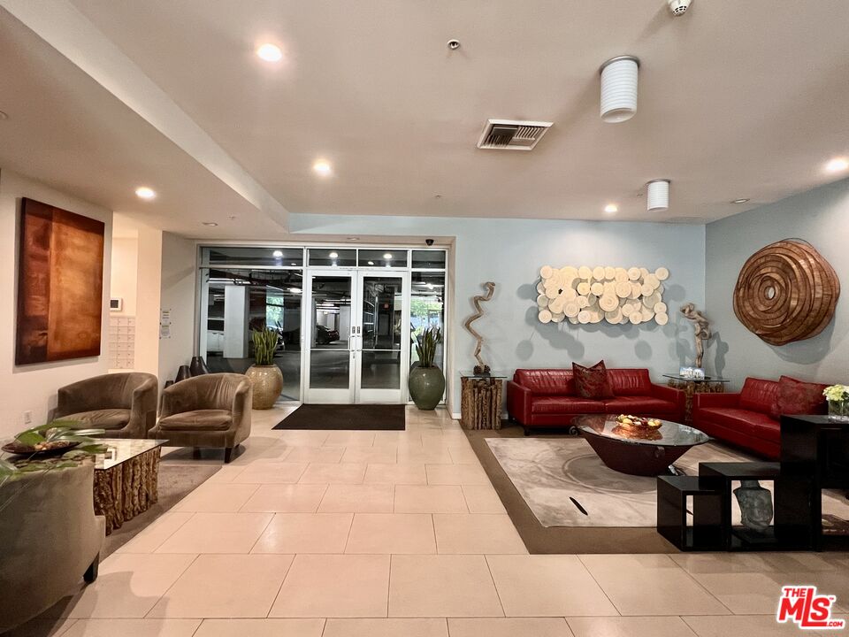 267 San Pedro Street, Unit 221 Los Angeles, CA 90012 - Photo 35 of 45 a lobby with furniture and a large window