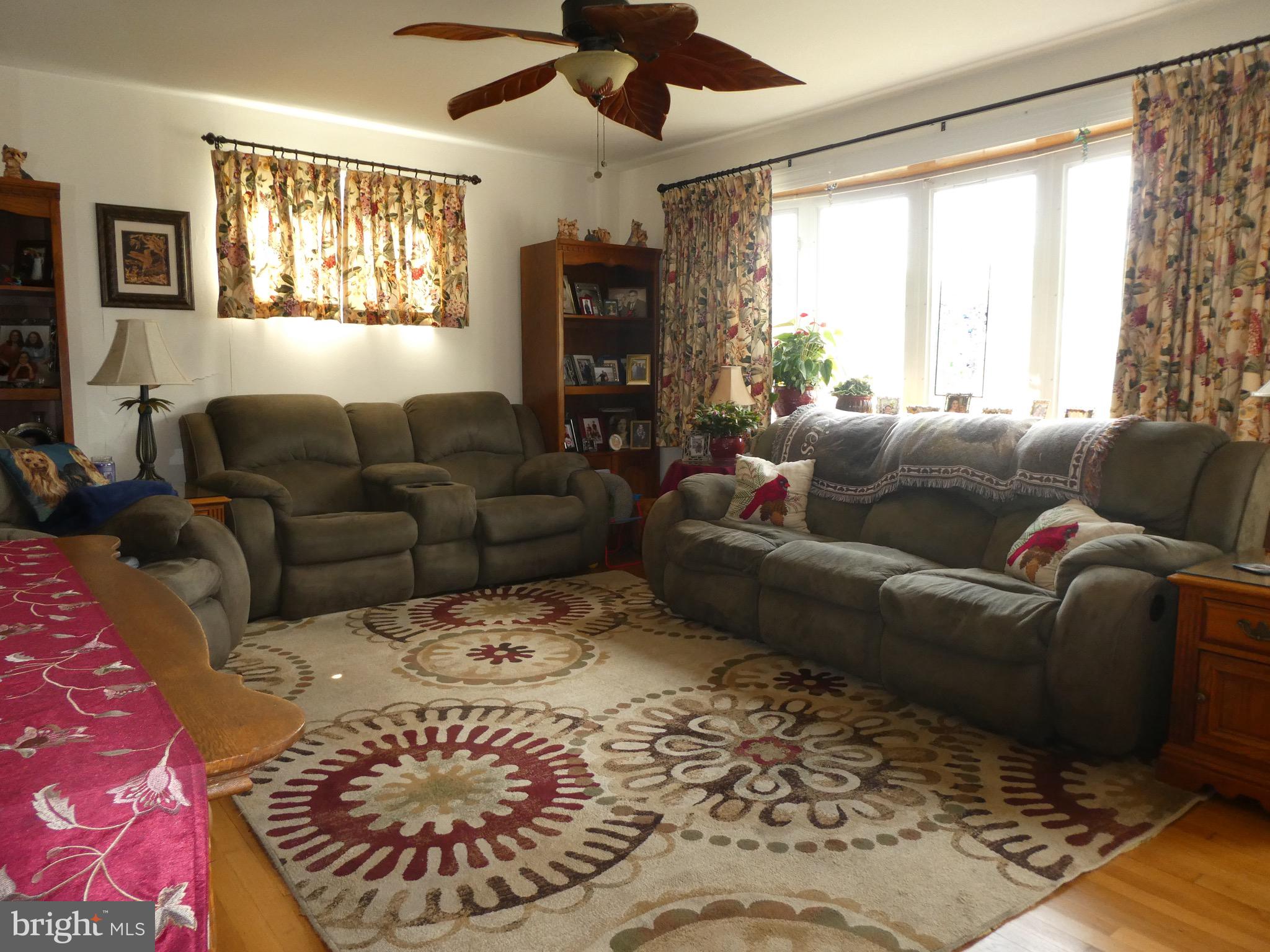 601 Arlewood Road Baltimore, MD 21228 - Photo 2 of 19 Living Room