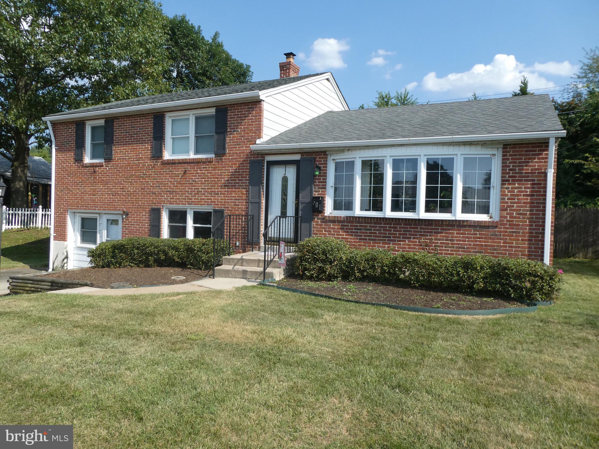 601 Arlewood Road Baltimore, MD 21228 - Photo 18 of 19 Well maintained and manicured landscape