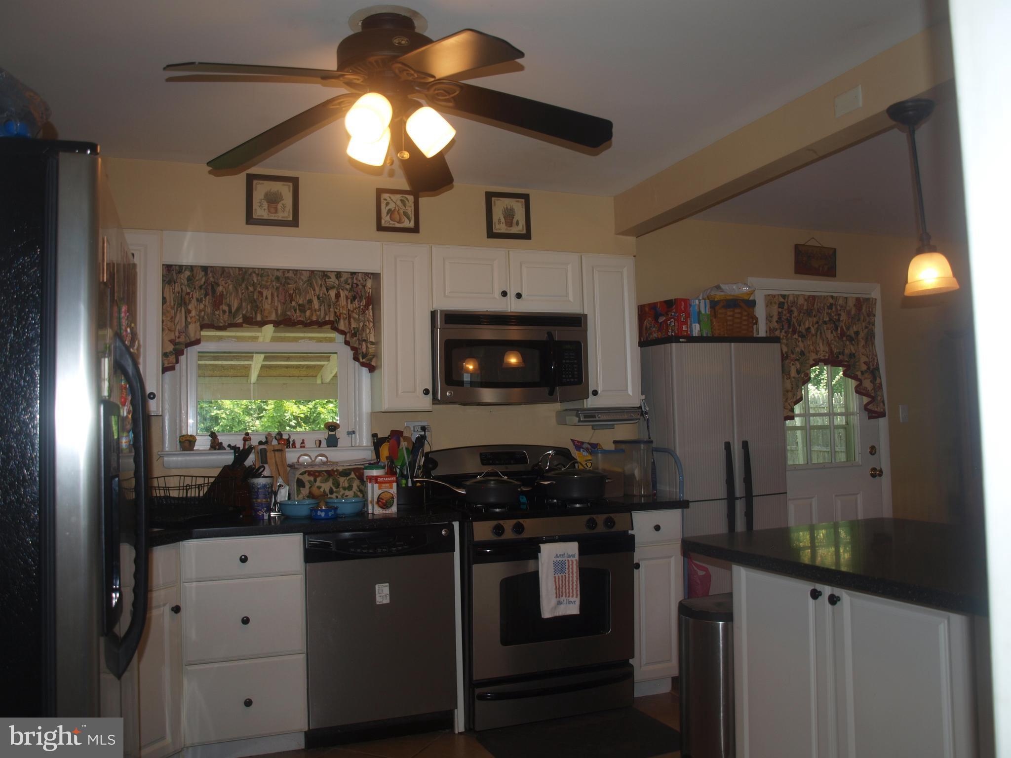 601 Arlewood Road Baltimore, MD 21228 - Photo 6 of 19 Kitchen near rear Covered Patio