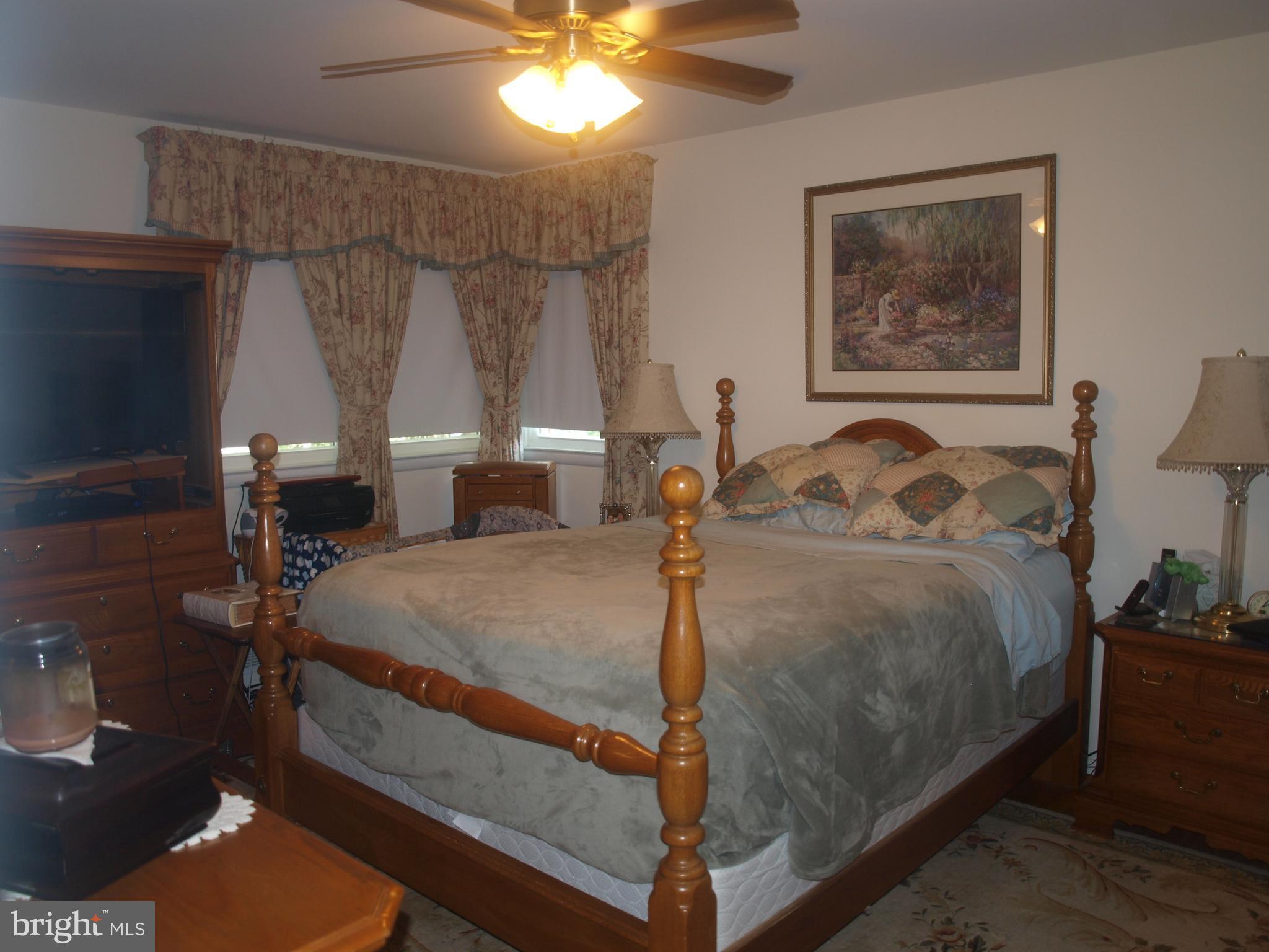 601 Arlewood Road Baltimore, MD 21228 - Photo 7 of 19 Bedroom (Master)