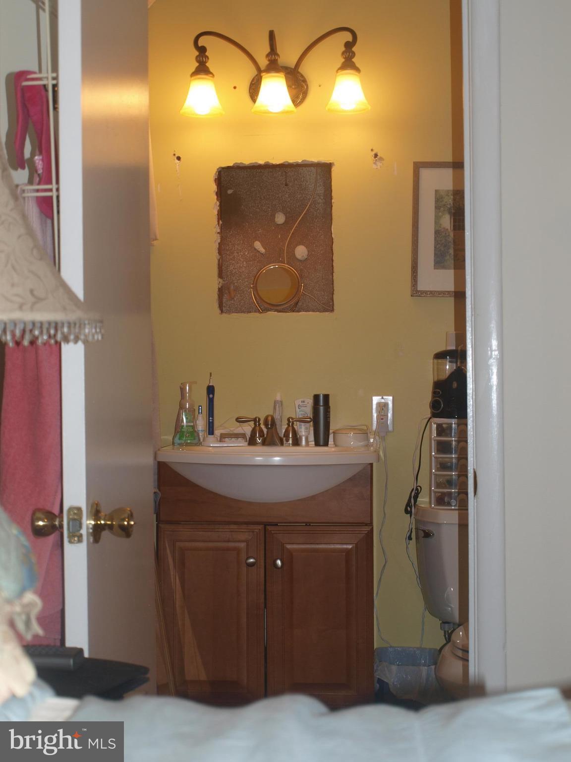 601 Arlewood Road Baltimore, MD 21228 - Photo 8 of 19 Bath (Master)