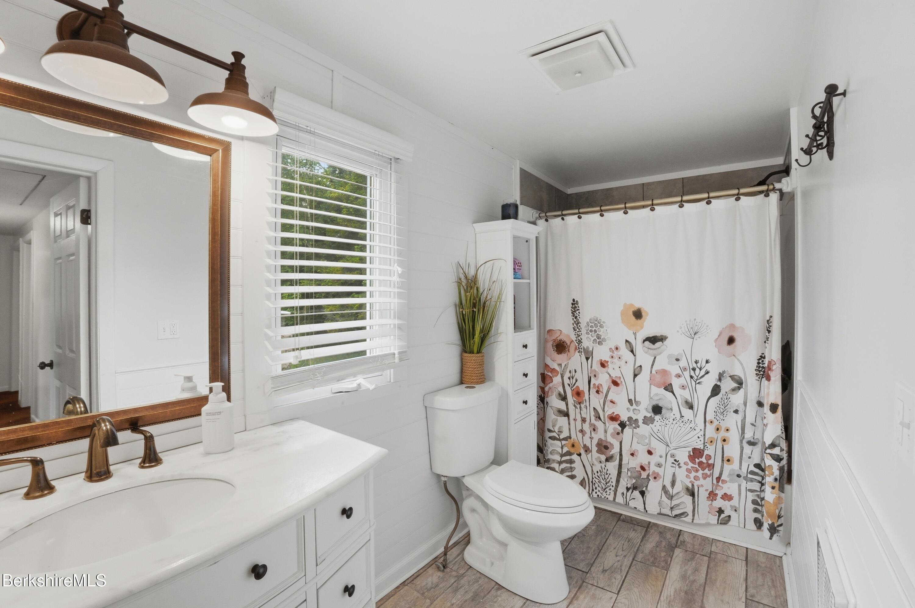 491 Main Road Savoy, MA 01256 - Photo 29 of 35 2ND FLOOR FULL BATH