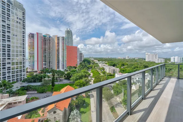 $759,000 | 1451 Brickell Avenue, Unit 1204, Miami, FL 33131