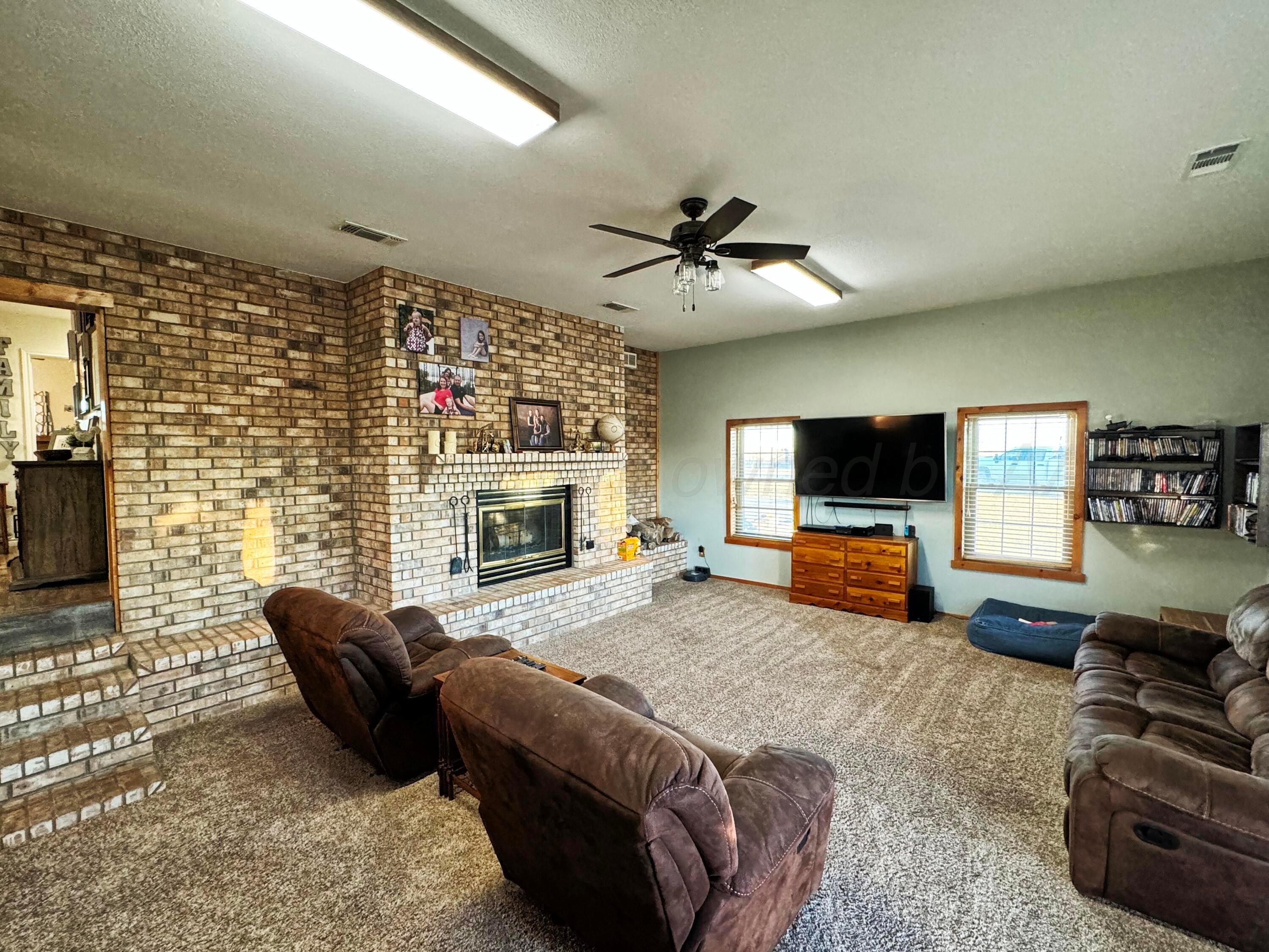 13590 County Road 16 Perryton, TX 79070 - Photo 4 of 40 Jump living