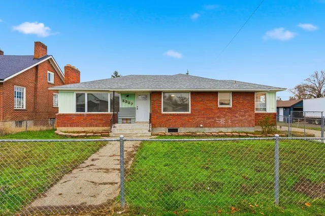 $369,900 | 327 East Lacrosse Avenue, Spokane, WA 99207