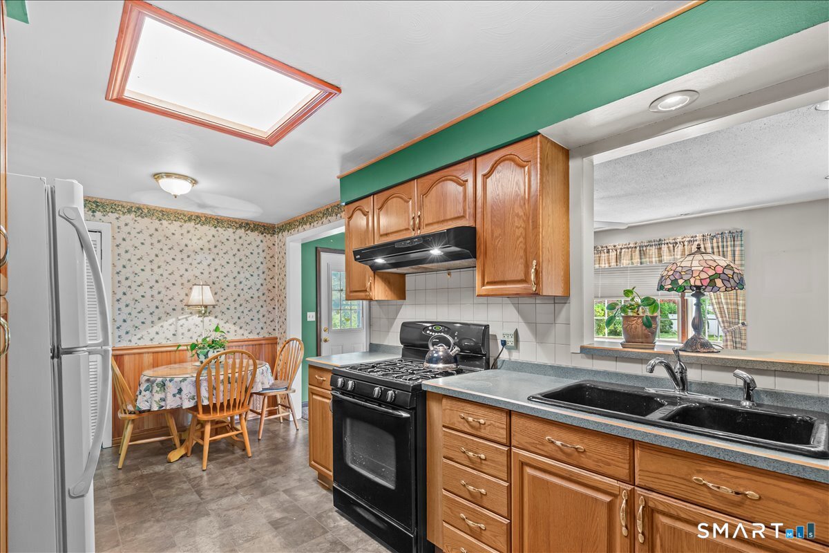 53 Blakeslee Road Wallingford, CT 06492 - Photo 6 of 37
