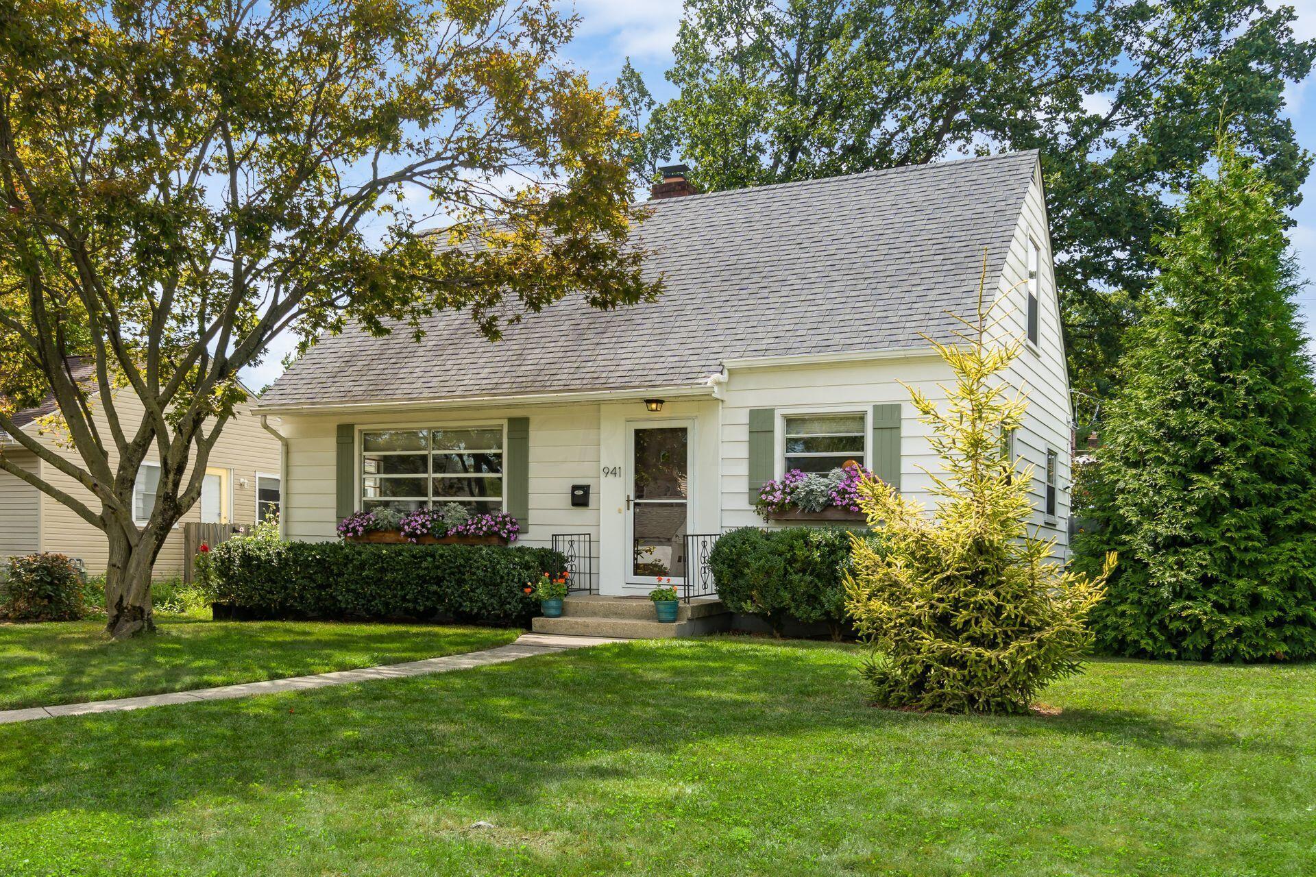 941 South Broadleigh Road Columbus, OH 43209 - Photo 2 of 29 004_ 941 S Broadleigh Rd -004