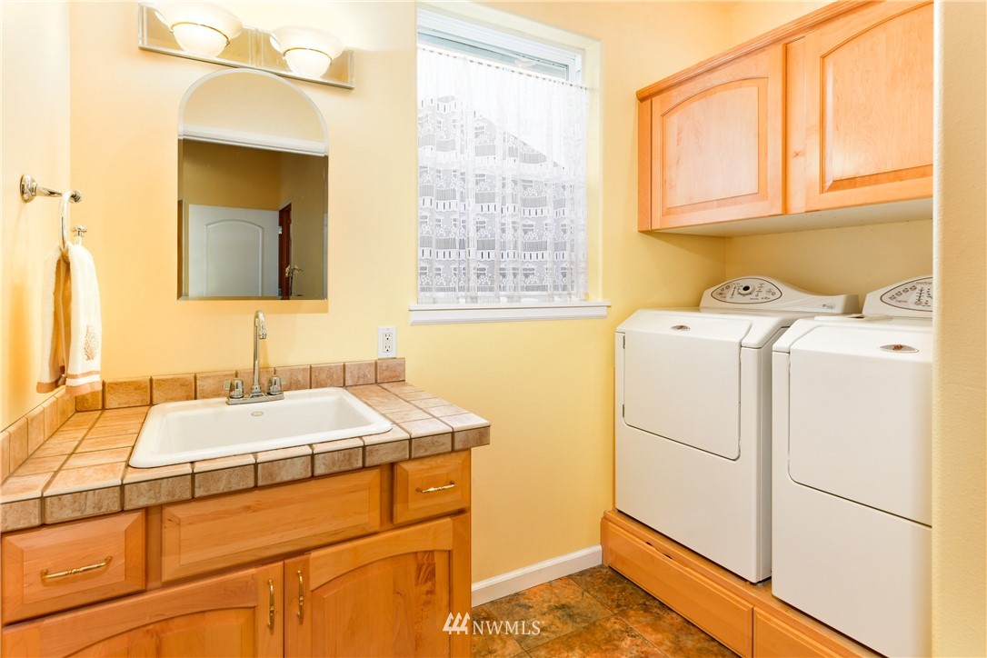 4203 Mitchell Drive Anacortes, WA 98221 - Photo 28 of 38 a bedroom with a bed and a window