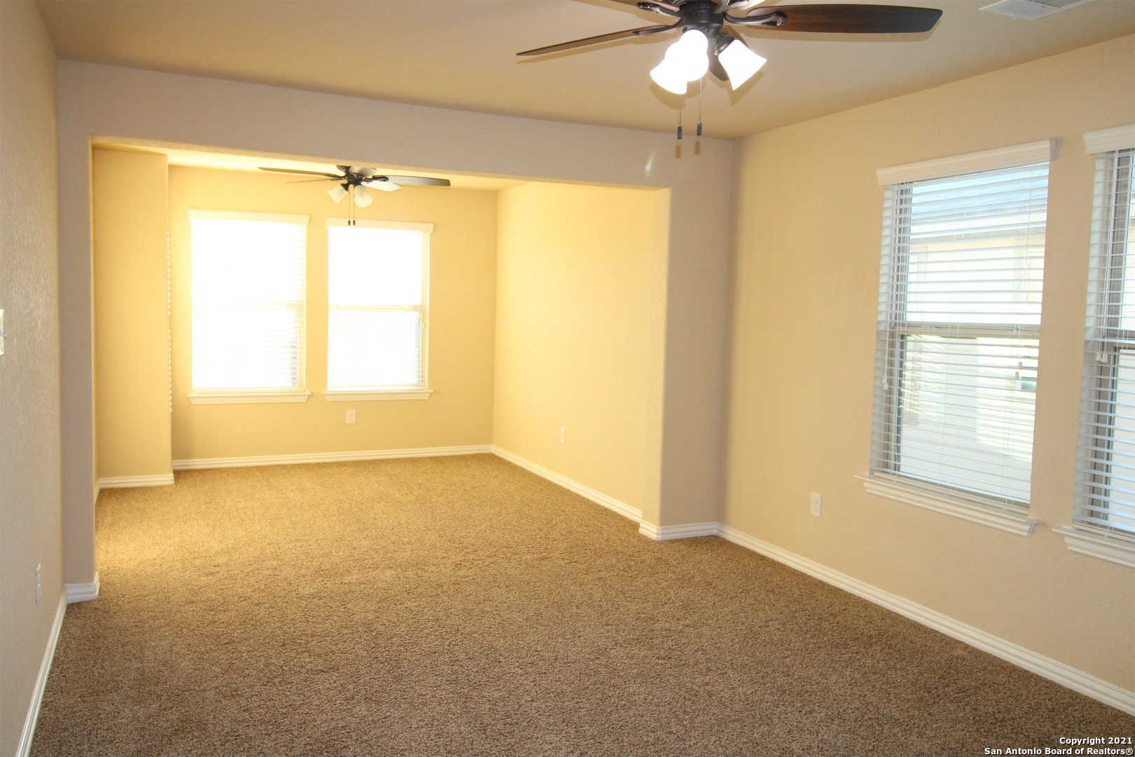 9118 Hogarten Converse, TX 78109 - Photo 13 of 26 a view of an empty room with a window