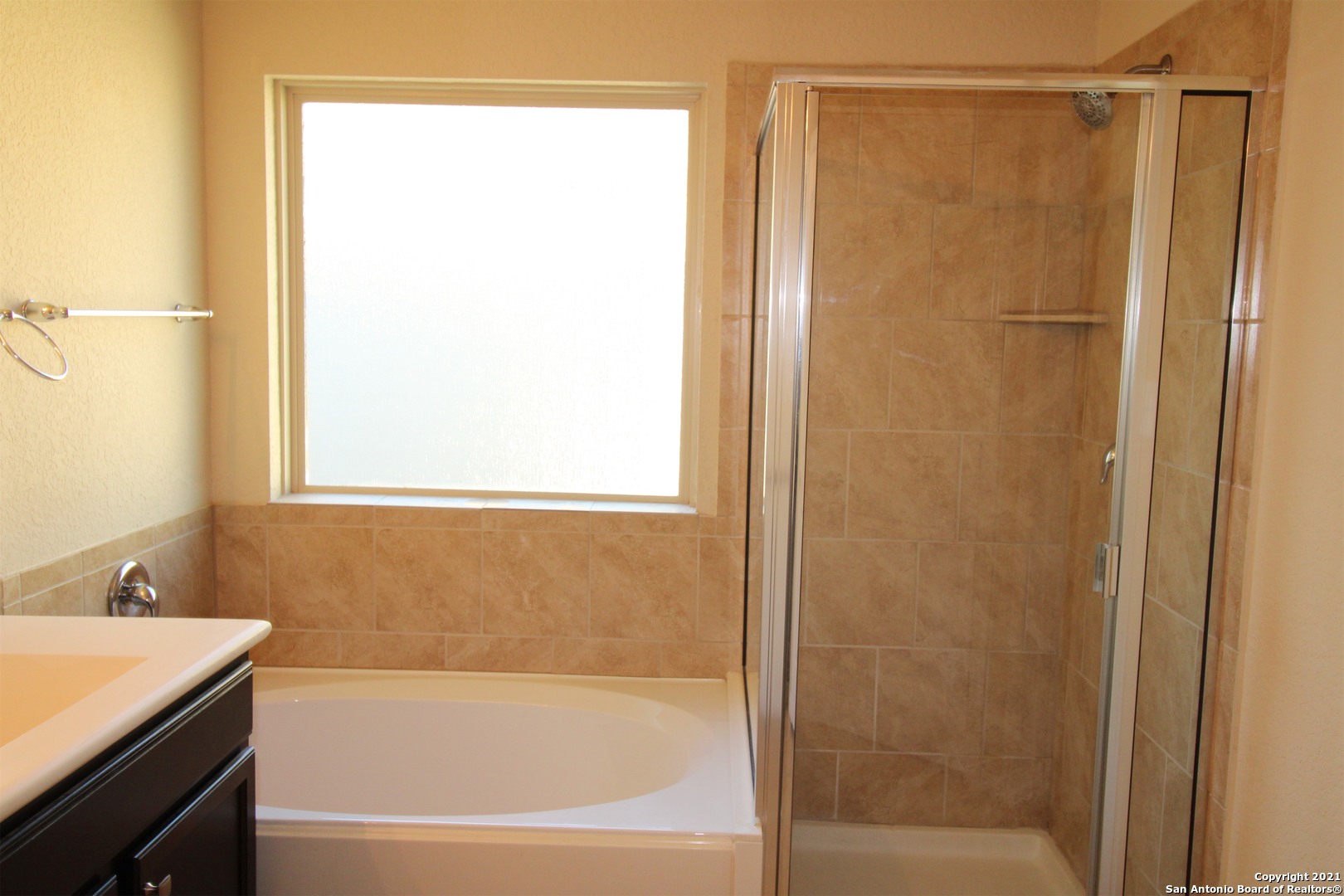 9118 Hogarten Converse, TX 78109 - Photo 17 of 26 a bathroom with a shower and a bath tub