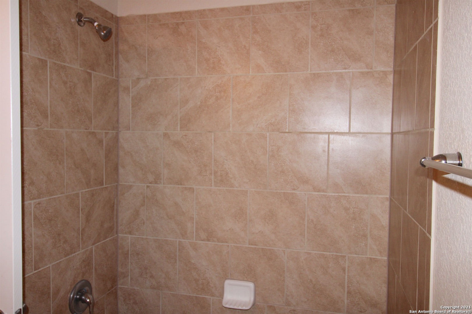 9118 Hogarten Converse, TX 78109 - Photo 22 of 26 a bathroom with a shower