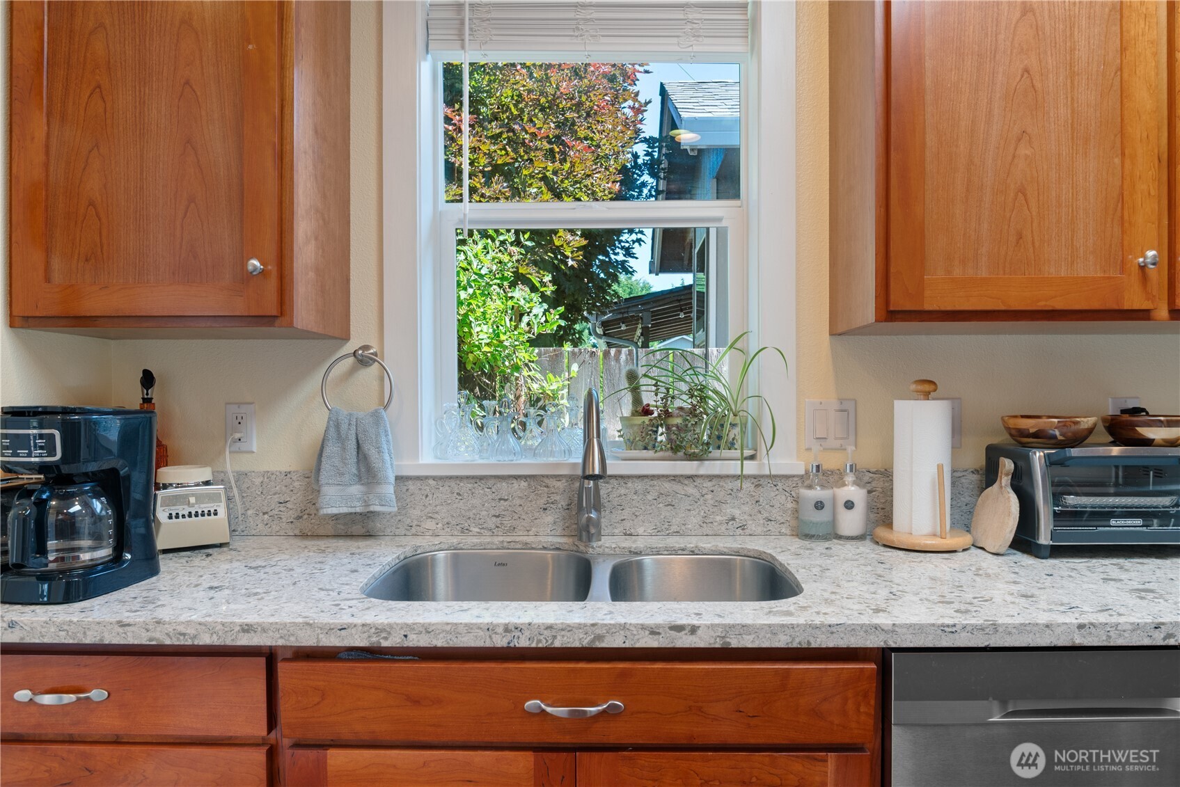 5562 Solo Point Drive Longview, WA 98632 - Photo 15 of 37 a kitchen with granite countertop a sink a counter space and cabinets