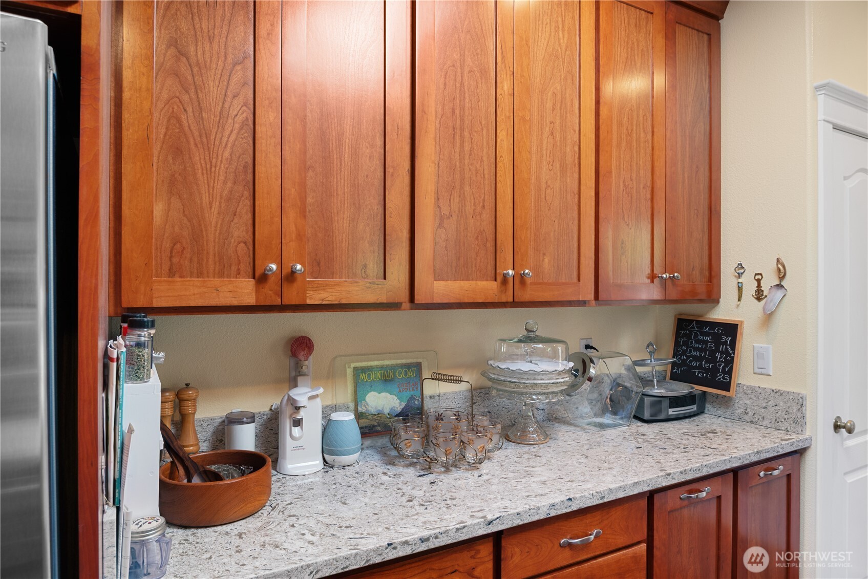 5562 Solo Point Drive Longview, WA 98632 - Photo 16 of 37 a kitchen with a sink and cabinets