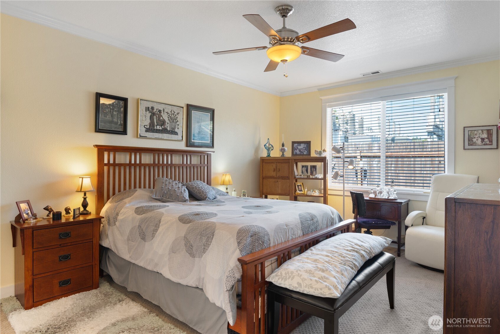 5562 Solo Point Drive Longview, WA 98632 - Photo 20 of 37 a bedroom with a bed and a table