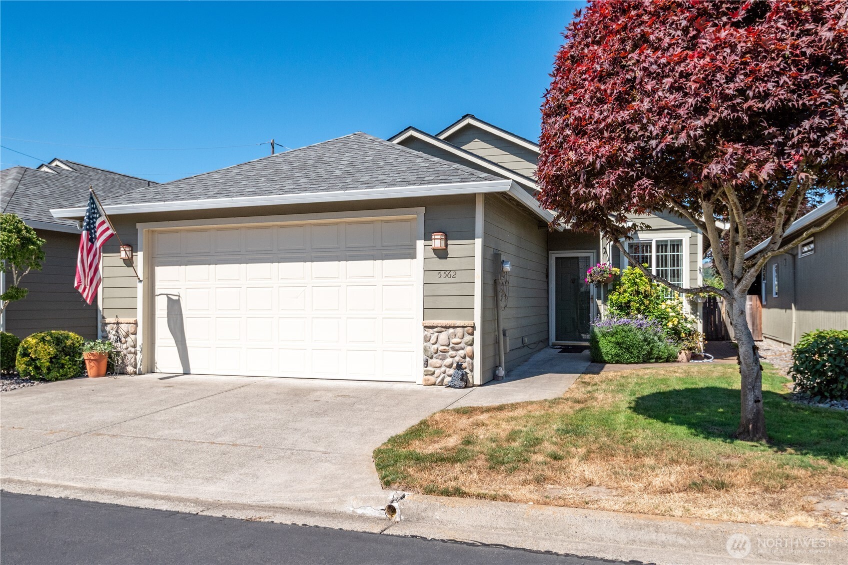 5562 Solo Point Drive Longview, WA 98632 - Photo 2 of 37 a front view of a house with a yard and garage