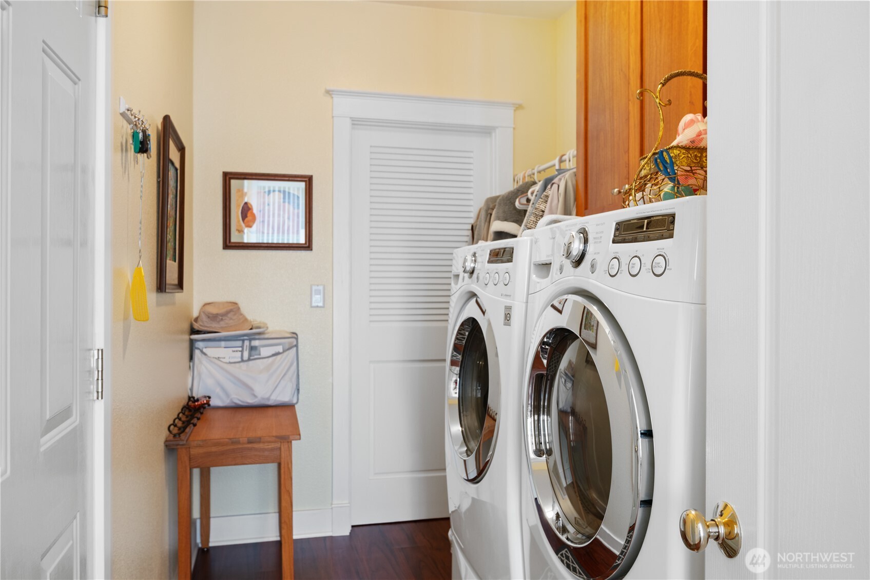 5562 Solo Point Drive Longview, WA 98632 - Photo 24 of 37 a utility room with dryer and washer