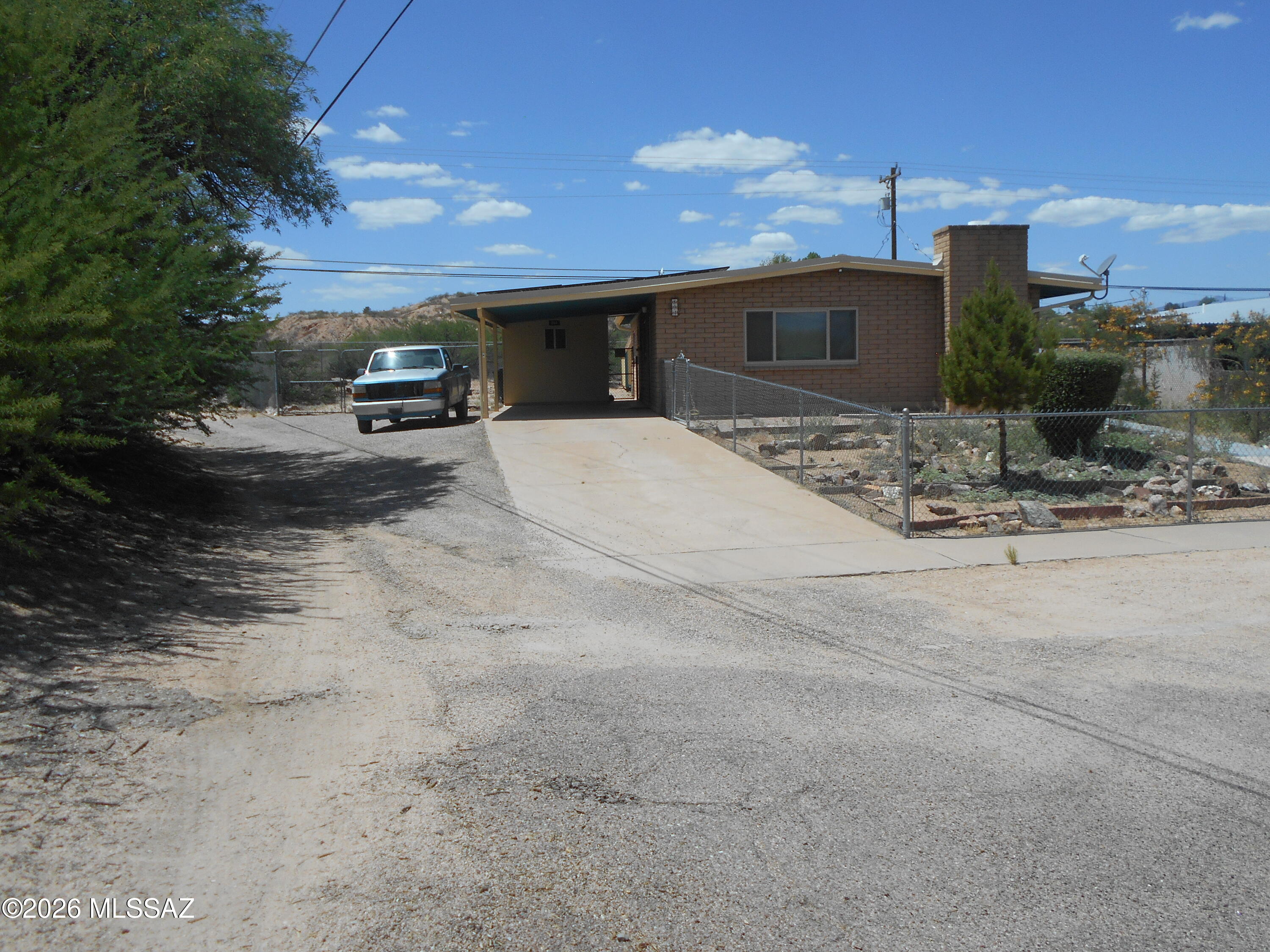 894 South Post Road Benson, AZ 85602 - Photo 3 of 37