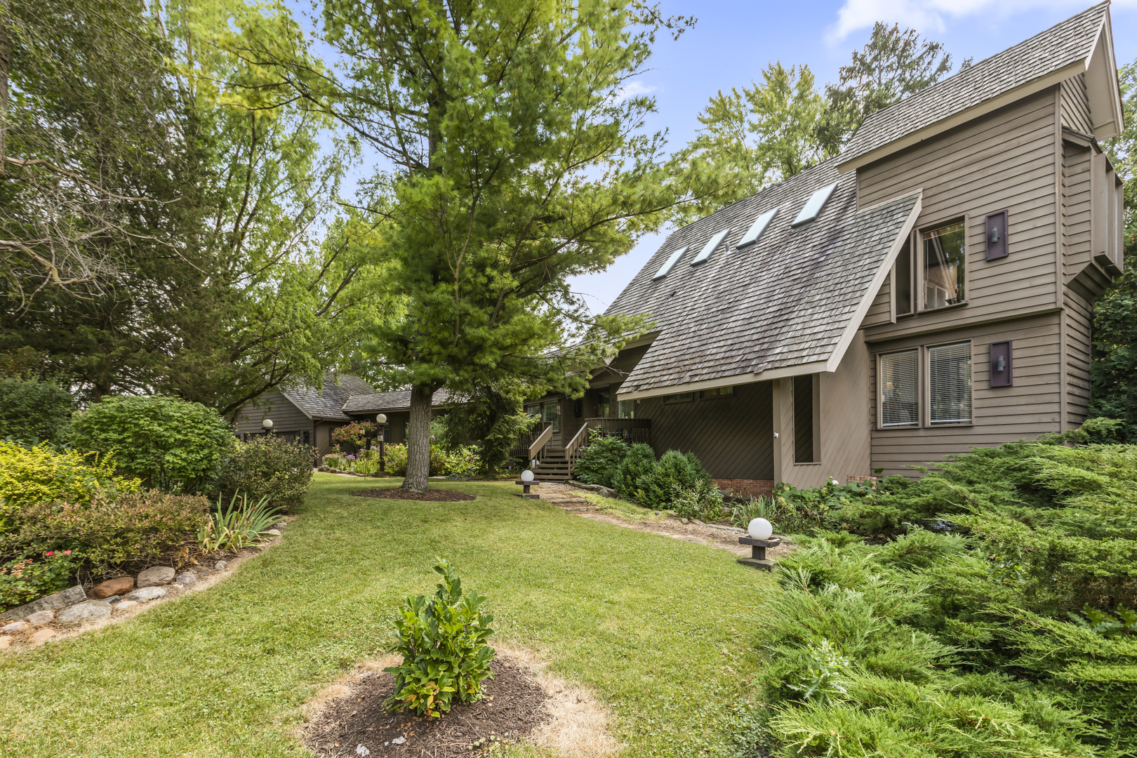 415 Signal Hill Road North Barrington, IL 60010 - Photo 1 of 30 Gallery Image 1
