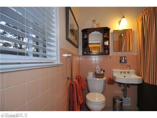 2705 Country Club Road Winston-Salem, NC 27104 - Photo 12 of 14 Bath.