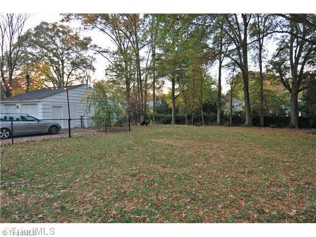 2705 Country Club Road Winston-Salem, NC 27104 - Photo 14 of 14 Yard/Garden.