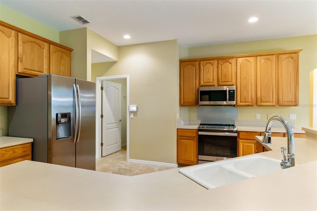 10118 Shortwood Lane Orlando, FL 32836 - Photo 11 of 53 a kitchen with stainless steel appliances granite countertop a refrigerator a stove top oven a sink and dishwasher