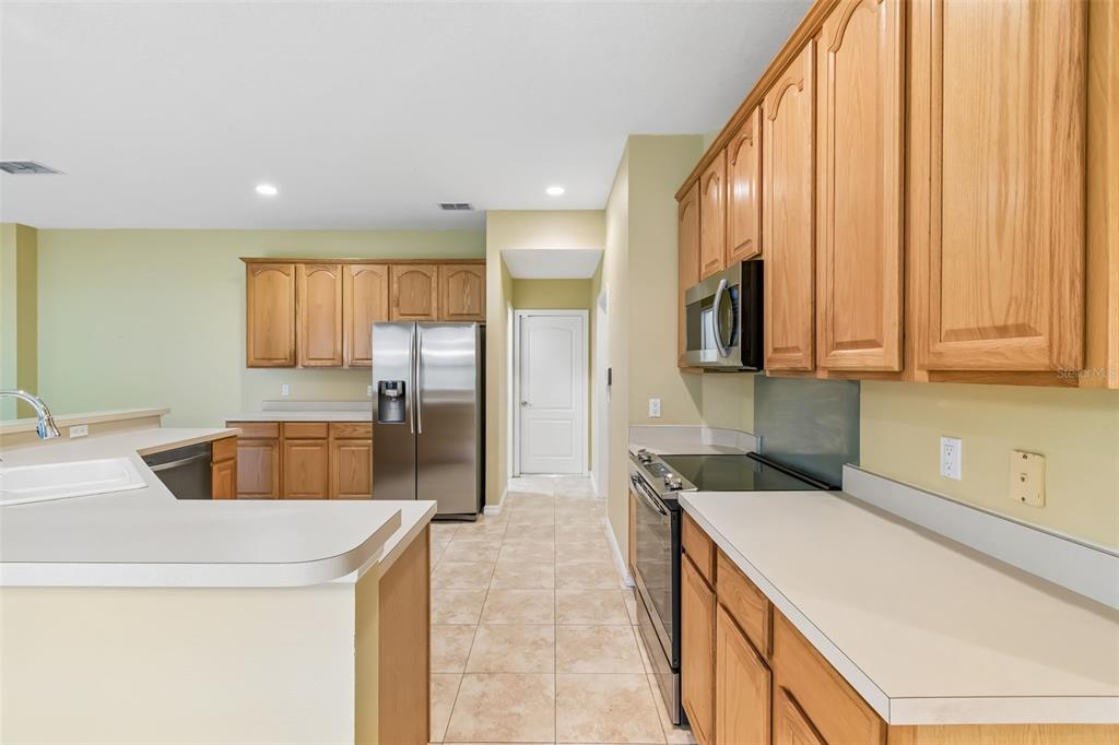 10118 Shortwood Lane Orlando, FL 32836 - Photo 10 of 53 a kitchen that has a sink and a stove top oven