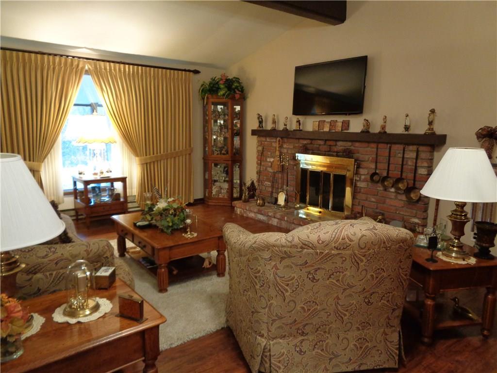 321 Spring Road Belle Vernon, PA 15012 - Photo 5 of 25 LIVING ROOM