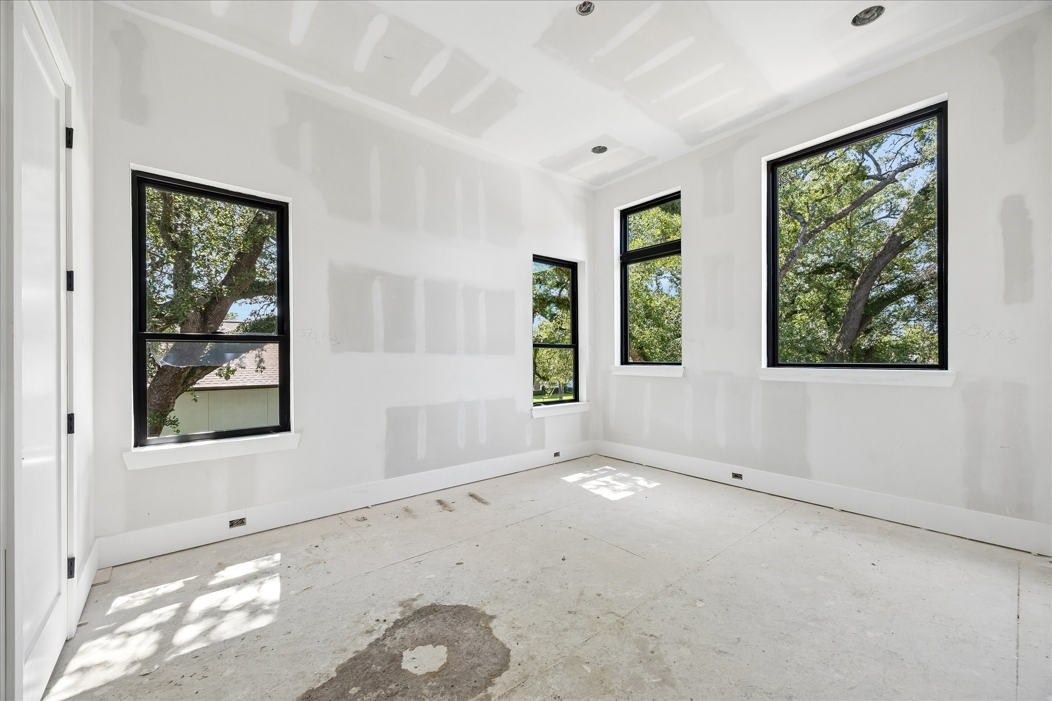 9050 Elizabeth Road Houston, TX 77055 - Photo 26 of 40 an empty room with windows