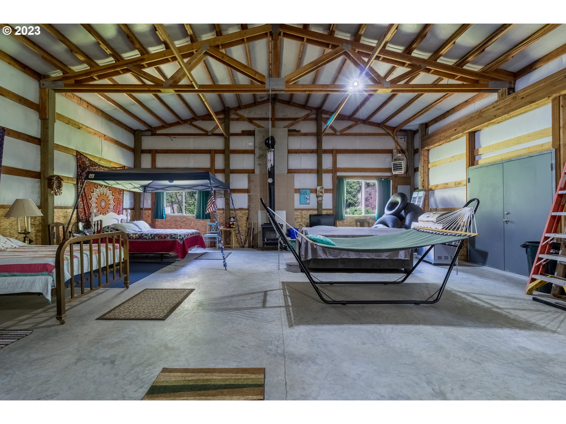 61174 Mill Creek Road Milton Freewater, OR 97862 - Photo 11 of 25 a living room with furniture and a roof