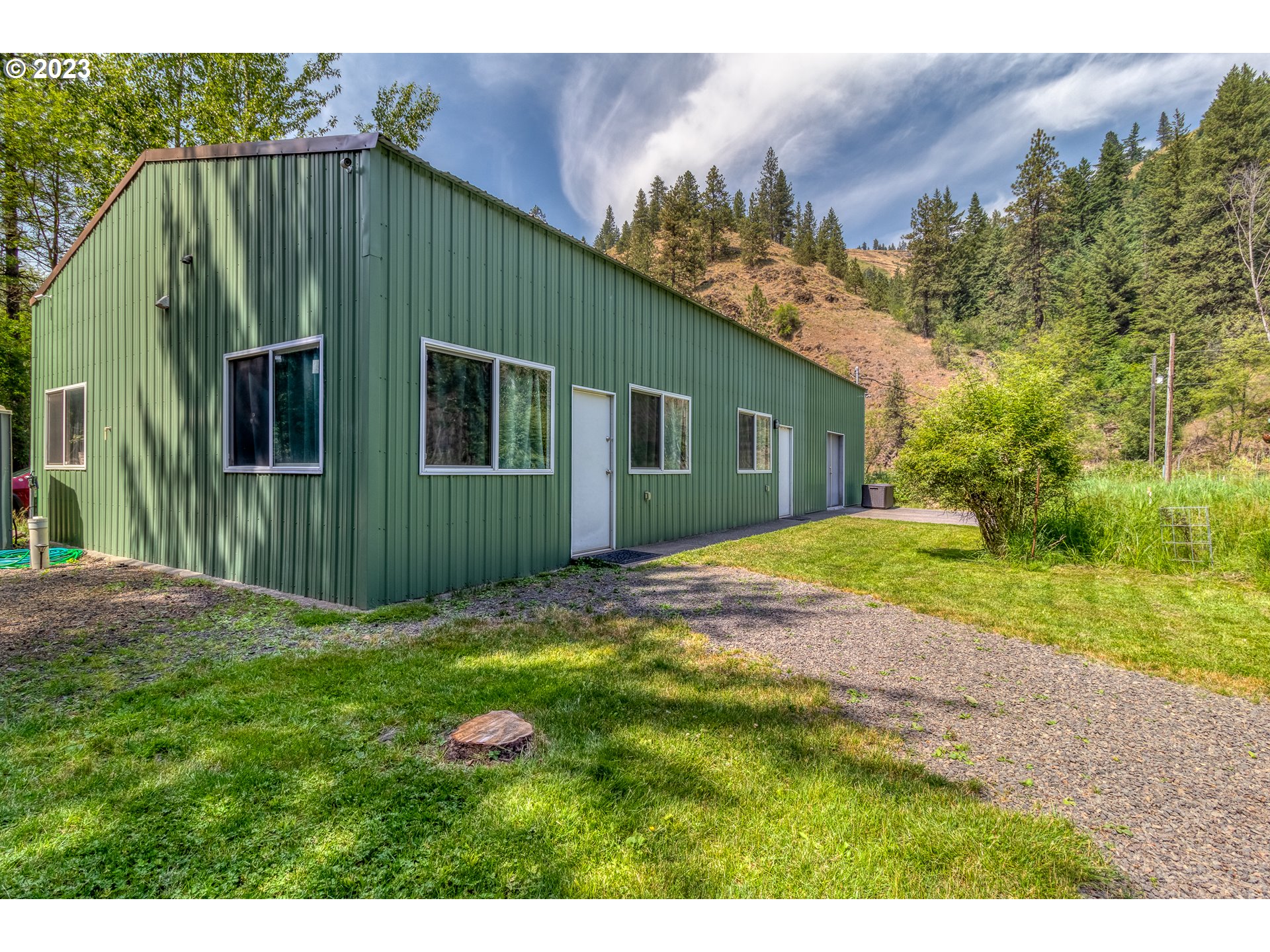 61174 Mill Creek Road Milton Freewater, OR 97862 - Photo 22 of 25 a view of a backyard of the house