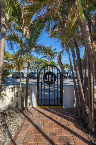 $2,600 | 305 North Pompano Beach Boulevard, Unit 307, Pompano Beach, FL 33062