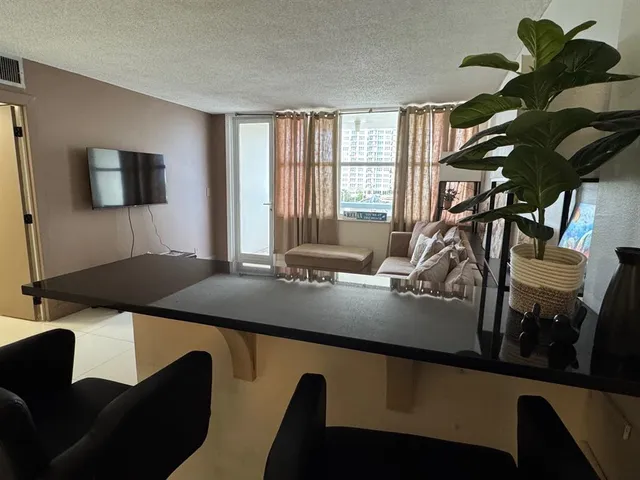 $2,600 | 305 North Pompano Beach Boulevard, Unit 307, Pompano Beach, FL 33062