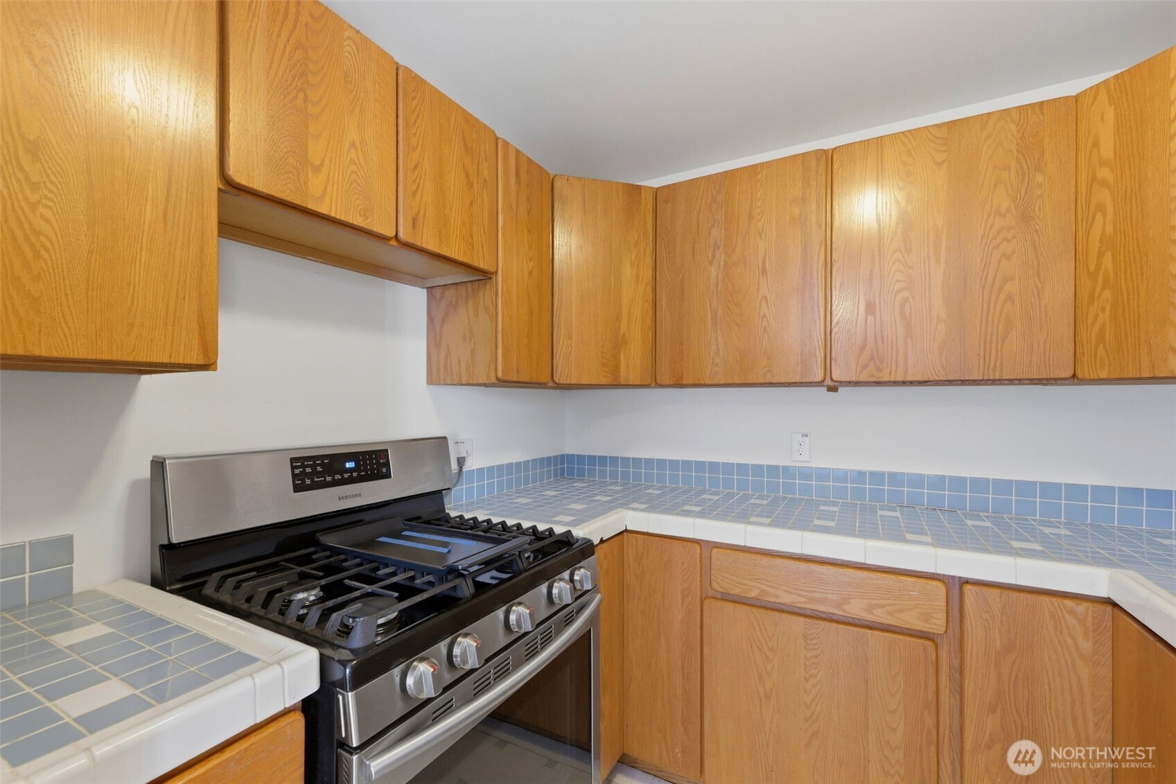 842 Southwest 305th Street Federal Way, WA 98023 - Photo 15 of 35