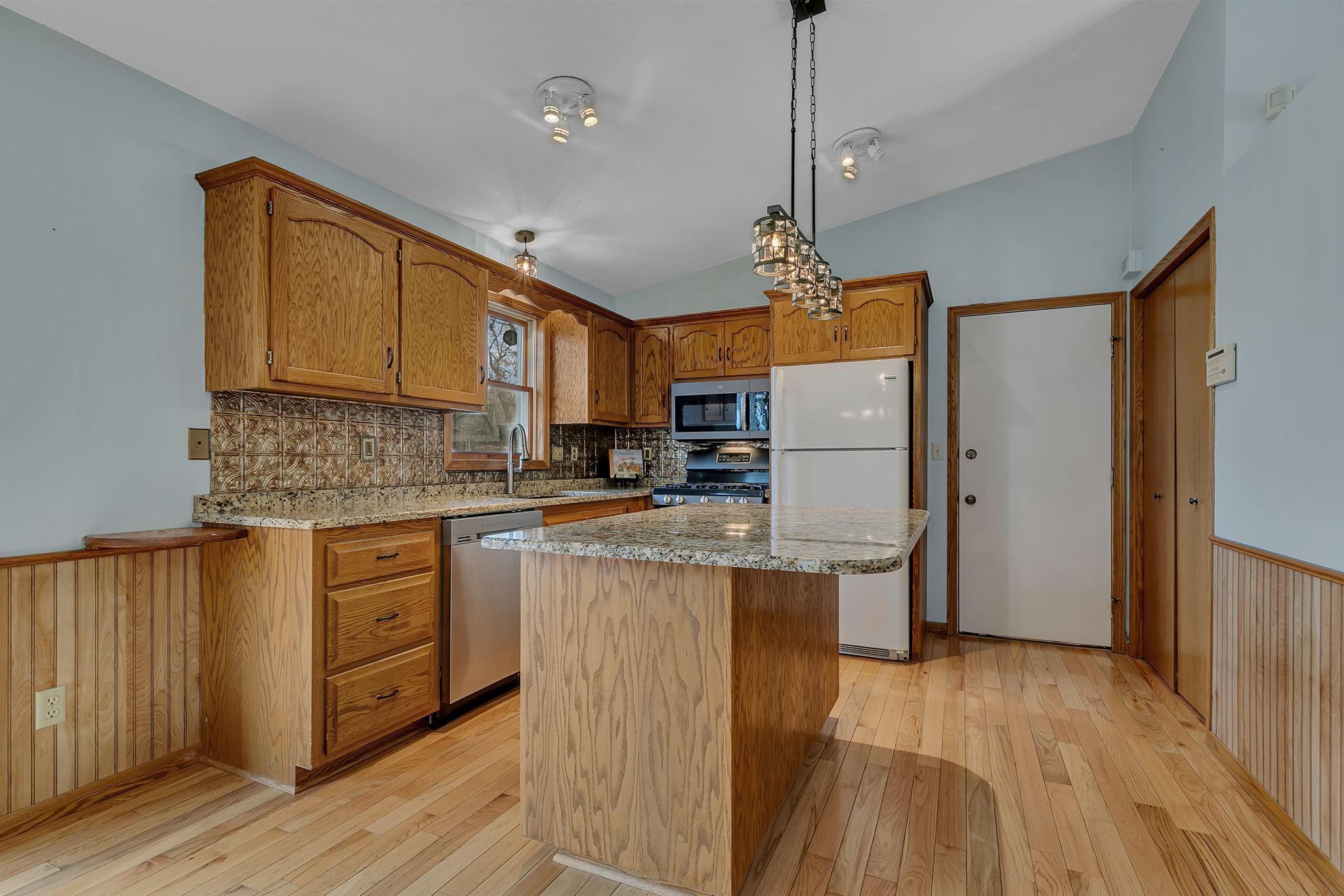 31325 Larkspur Lane Avon, MN 56310 - Photo 10 of 38