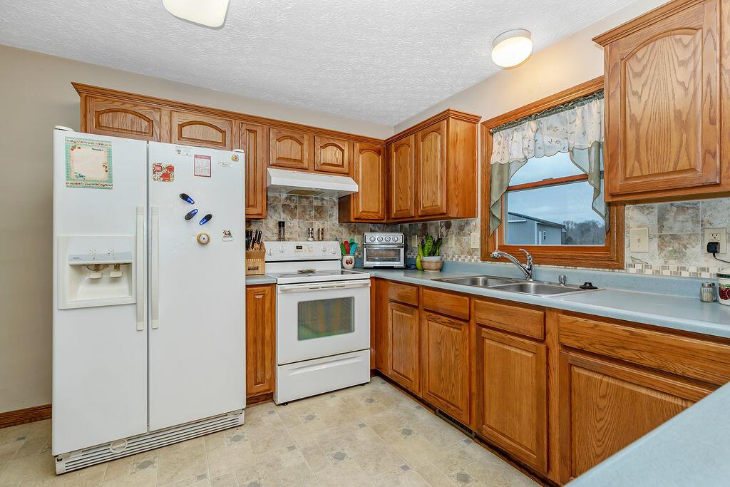 4085 Gratiot Road Southeast Newark, OH 43056 - Photo 25 of 41 15-Kitchen