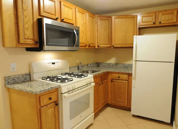 $2,400 | 102 Orleans Street, Unit 2, Boston, MA 02128