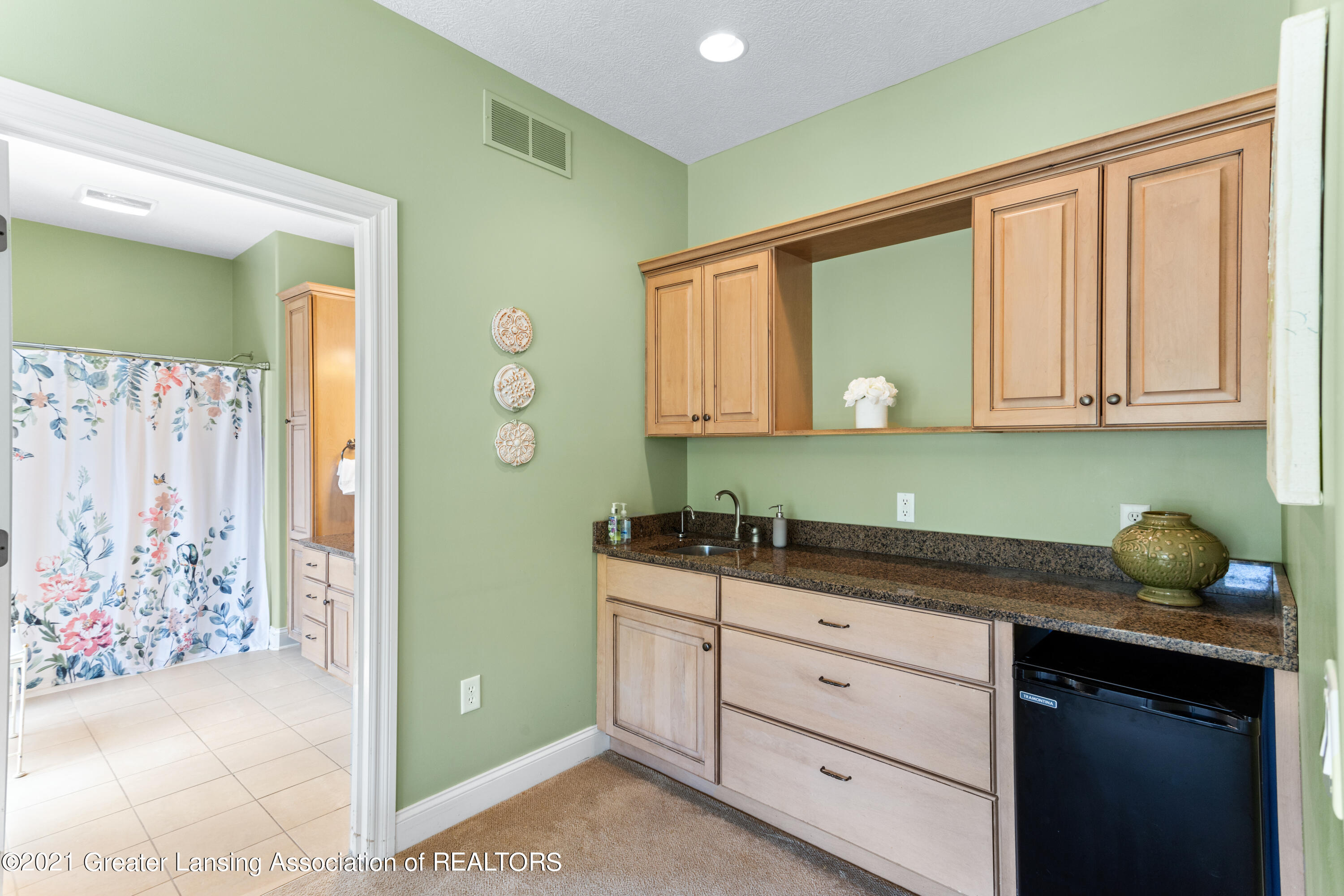 910 Abbey Road East Lansing, MI 48823 - Photo 32 of 57 kitchenette