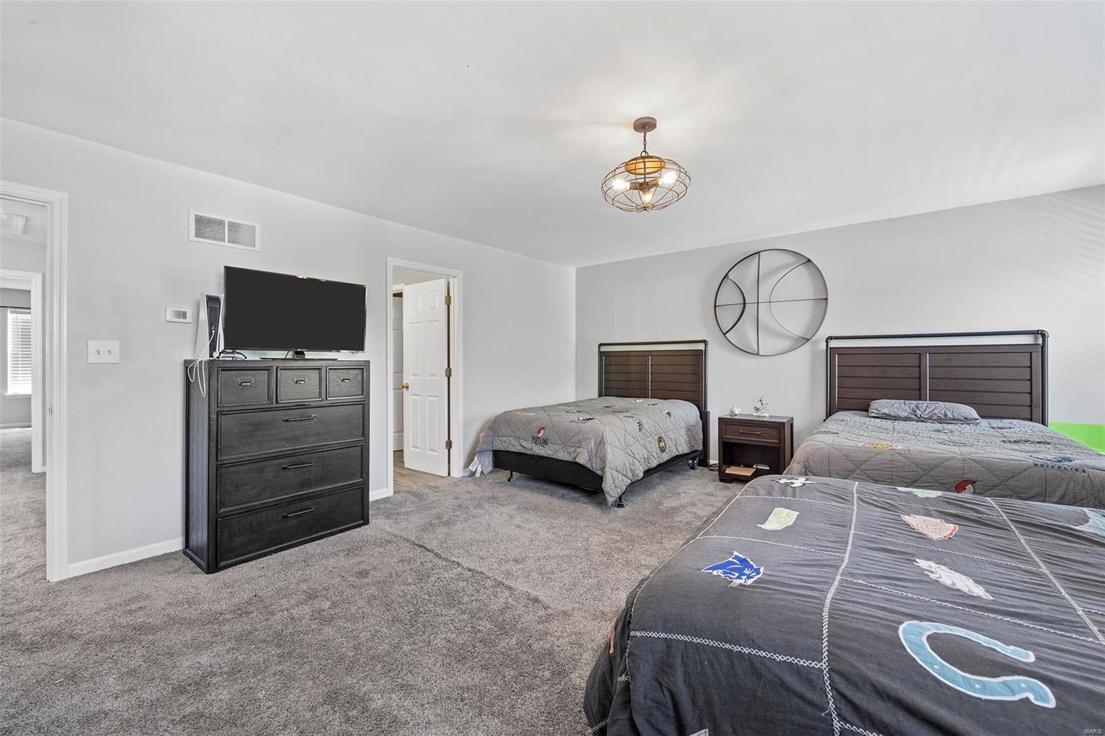 4005 Portland Ridge Drive Florissant, MO 63034 - Photo 21 of 63