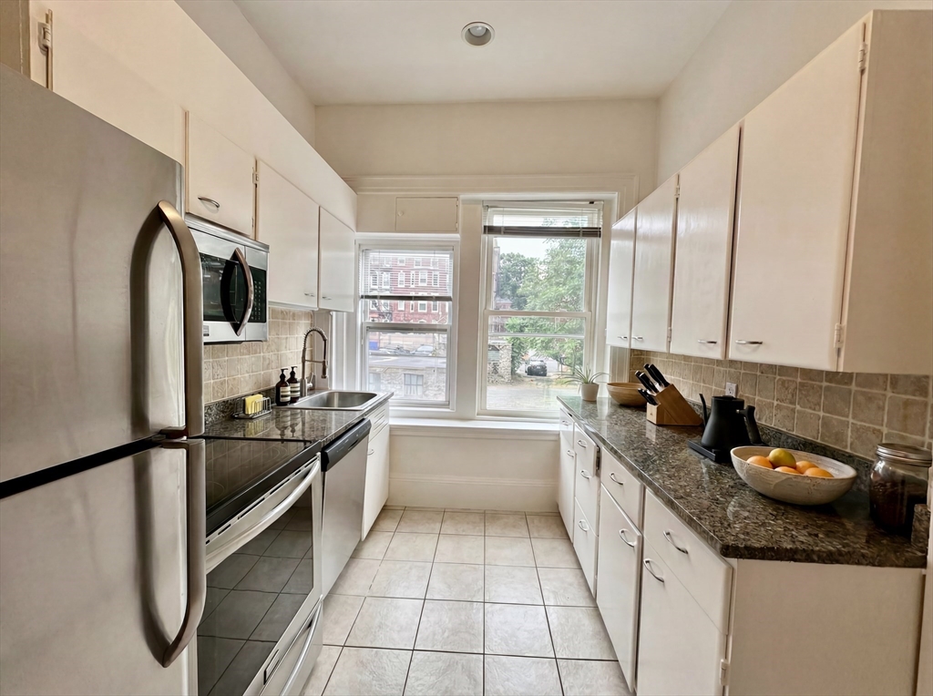 1683 Beacon Street, Unit 2 Brookline, MA 02445 - Photo 6 of 9