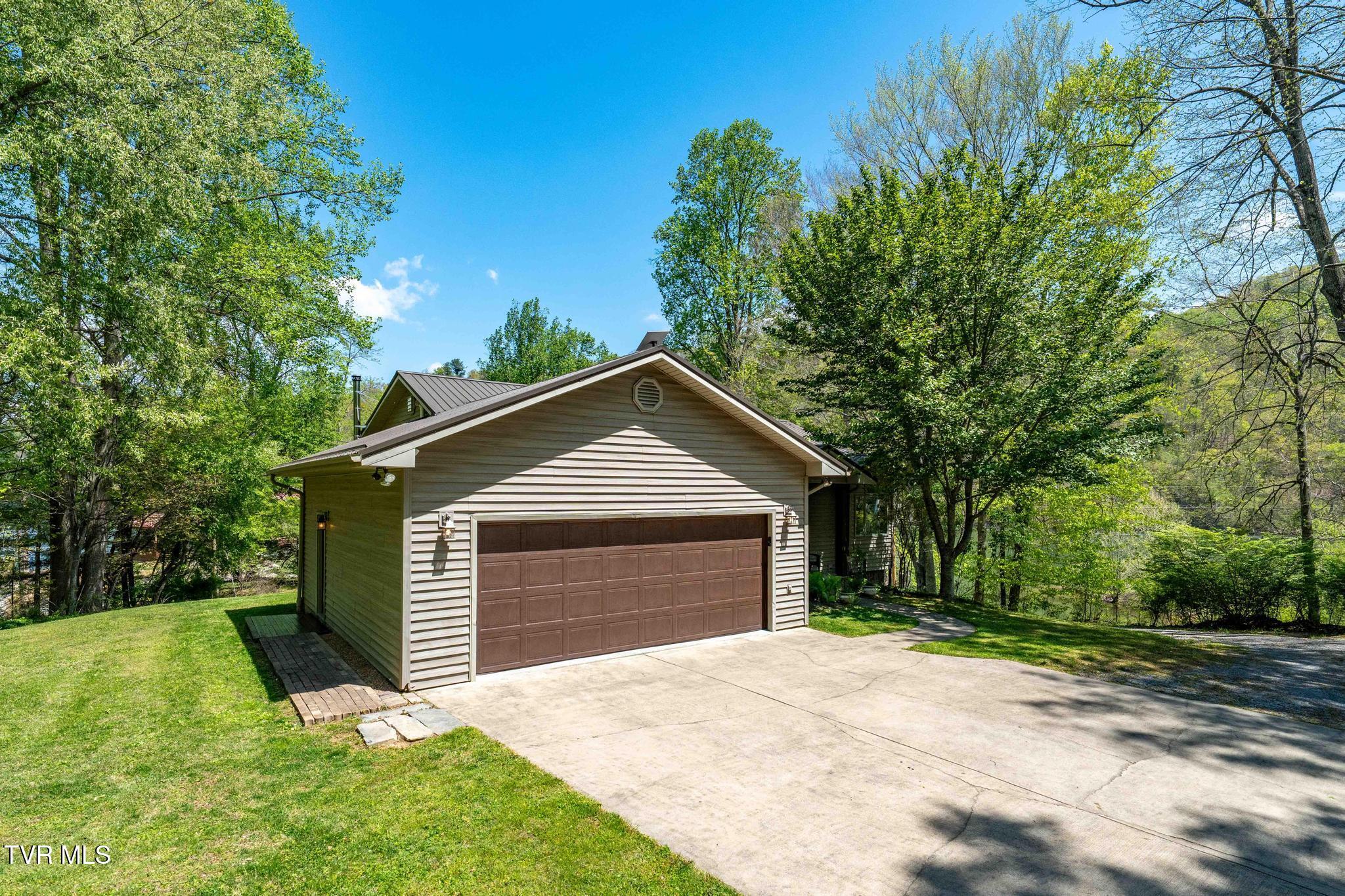 248 Cable Hollow Road Butler, TN 37640 - Photo 3 of 106 248 Cable Hollow Road (28 of 132)