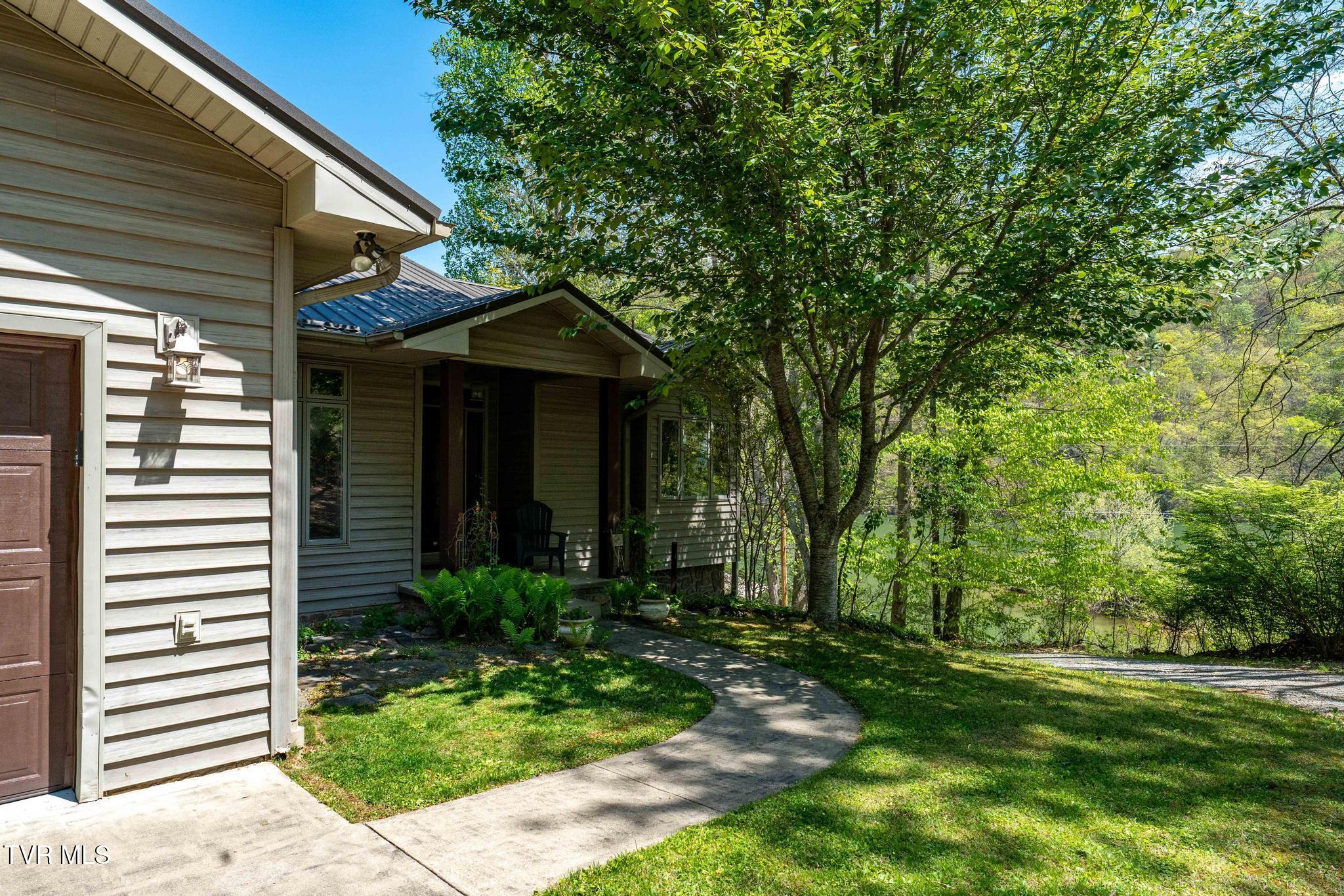 248 Cable Hollow Road Butler, TN 37640 - Photo 4 of 106 248 Cable Hollow Road (29 of 132)