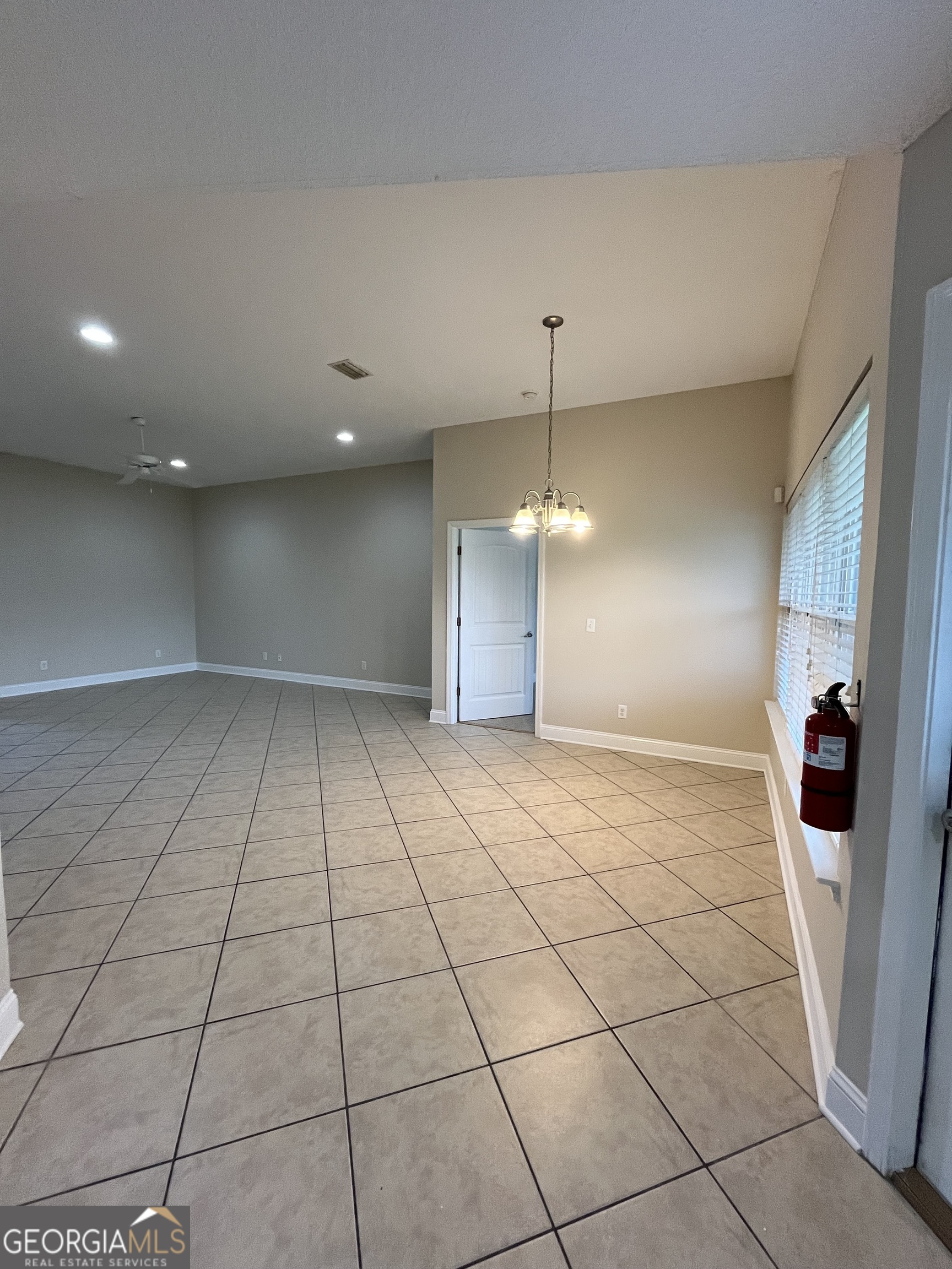 17 Fox Path St. Marys, GA 31558 - Photo 5 of 23 a view of a livingroom with a furniture