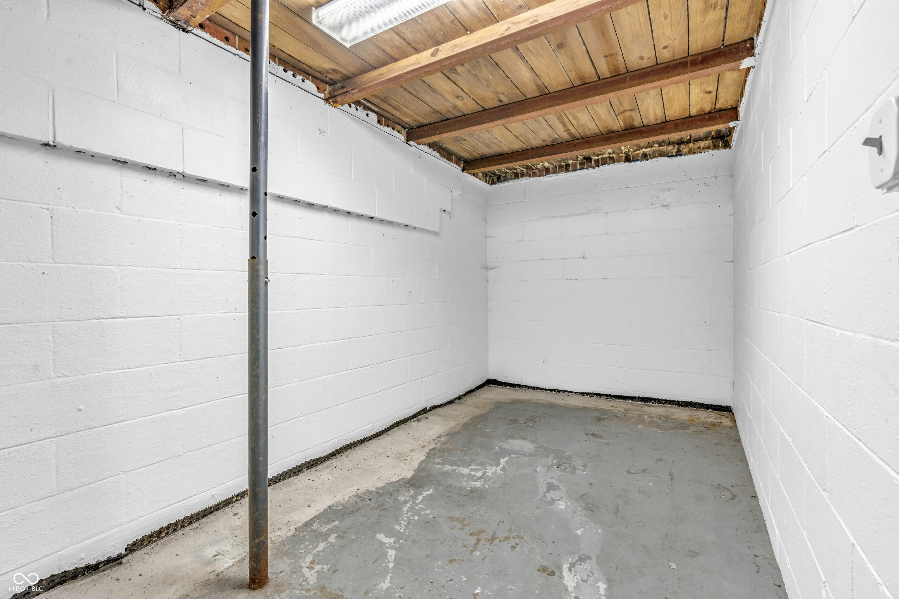 1243 East Thompson Road Indianapolis, IN 46227 - Photo 16 of 25 Gallery Image 16