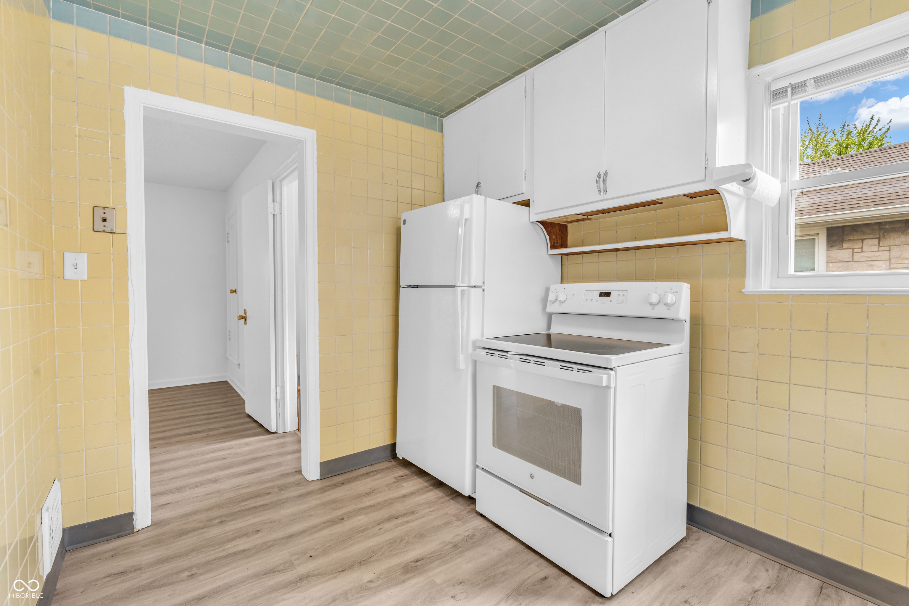 1243 East Thompson Road Indianapolis, IN 46227 - Photo 8 of 25 Gallery Image 8